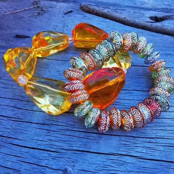 Pair of Plastic Stretch Bracelets - Picture 4 of 12